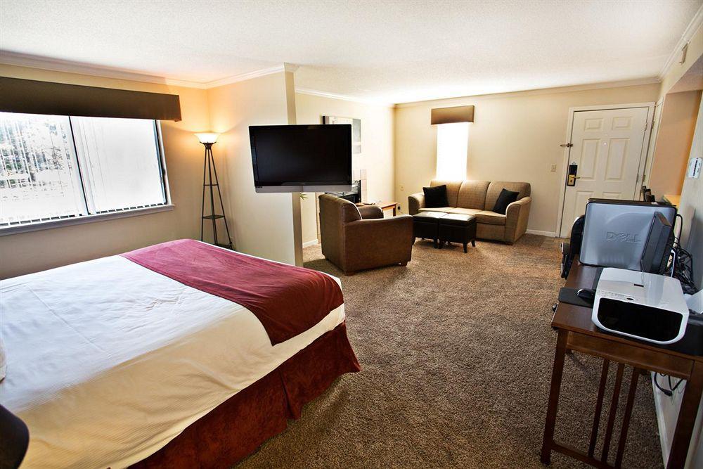 Sterling Hotel And Suites Clive المظهر الخارجي الصورة