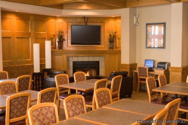 Sterling Hotel And Suites Clive المطعم الصورة