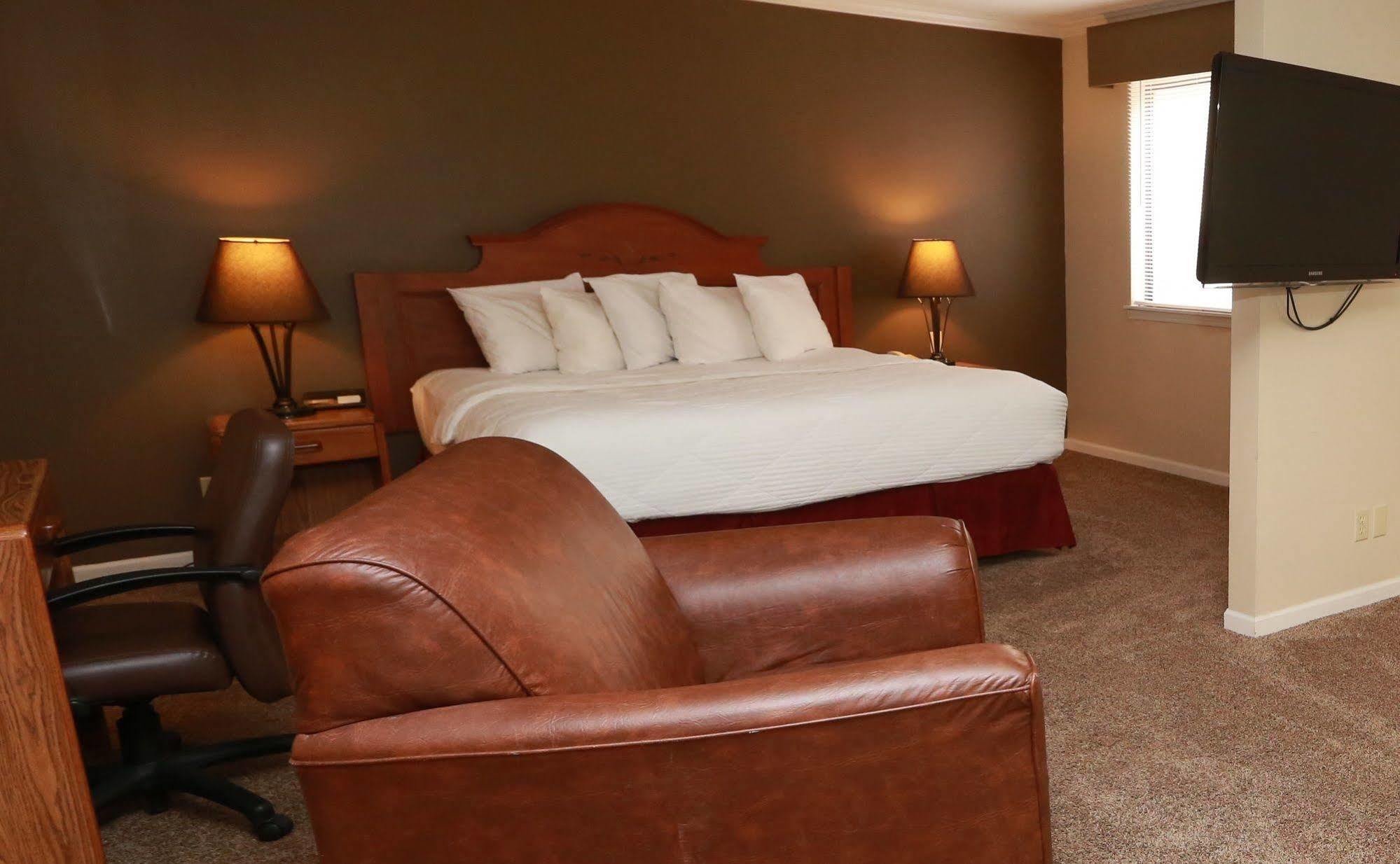 Sterling Hotel And Suites Clive المظهر الخارجي الصورة