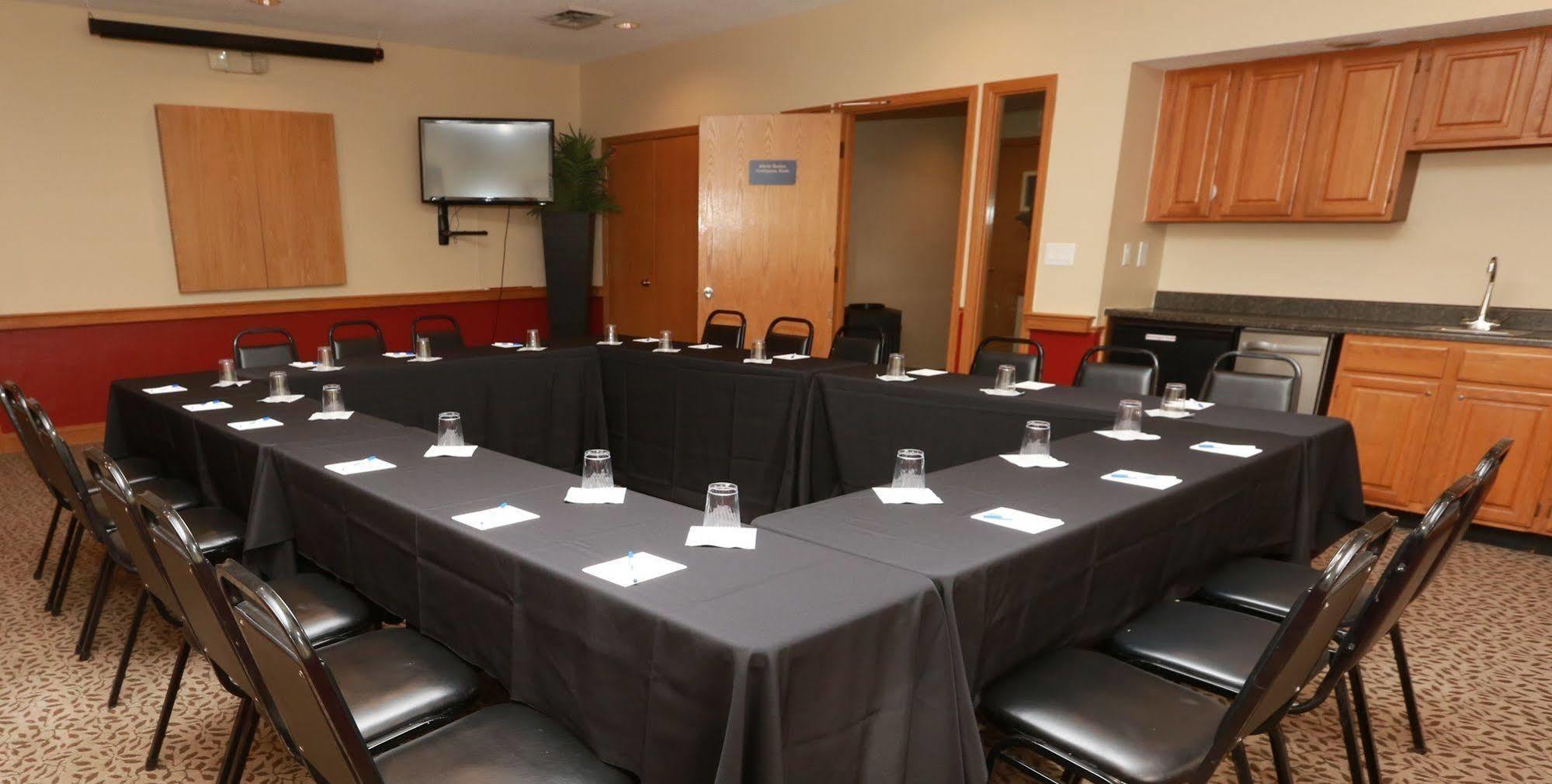 Sterling Hotel And Suites Clive المظهر الخارجي الصورة