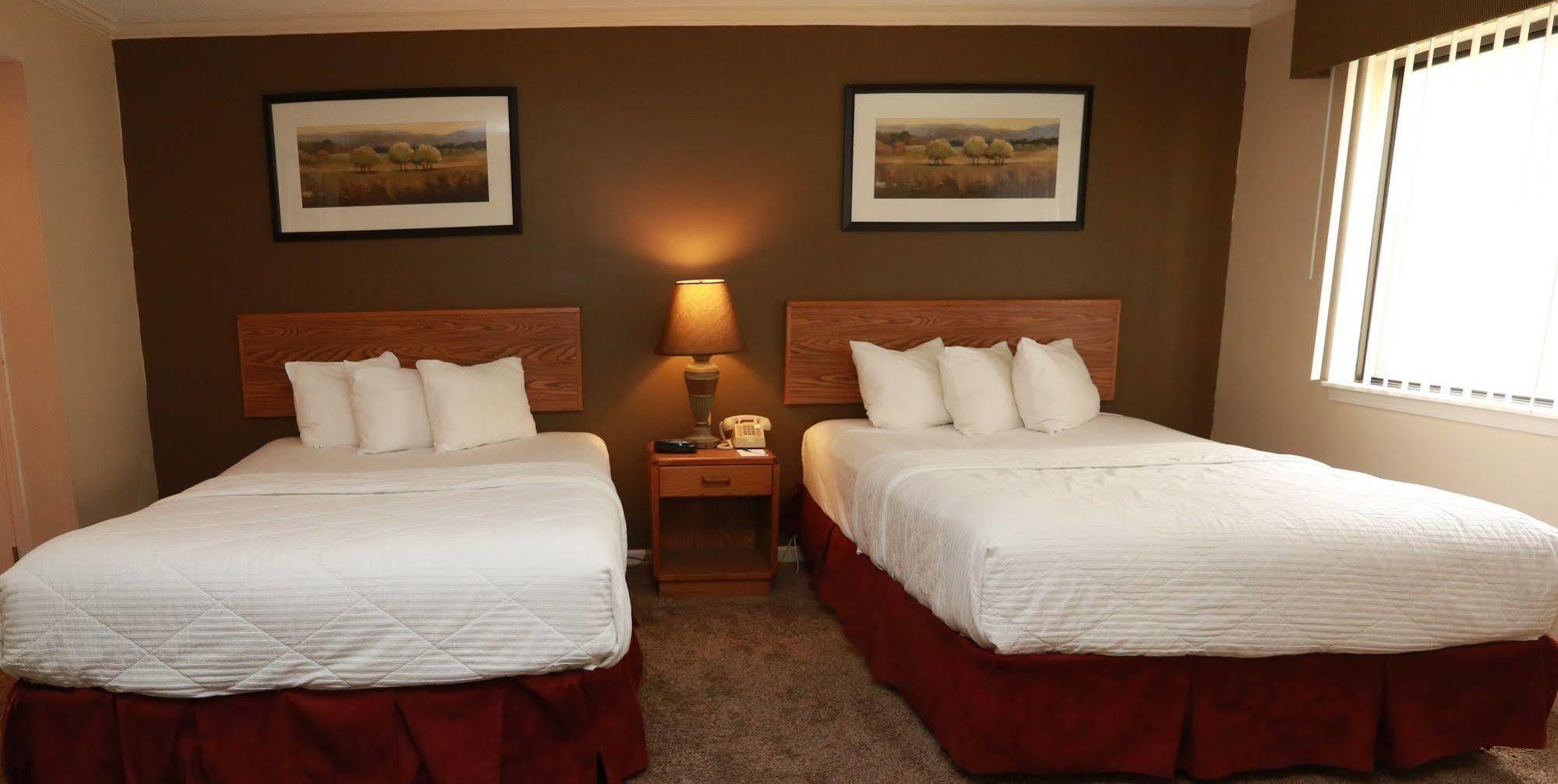 Sterling Hotel And Suites Clive المظهر الخارجي الصورة