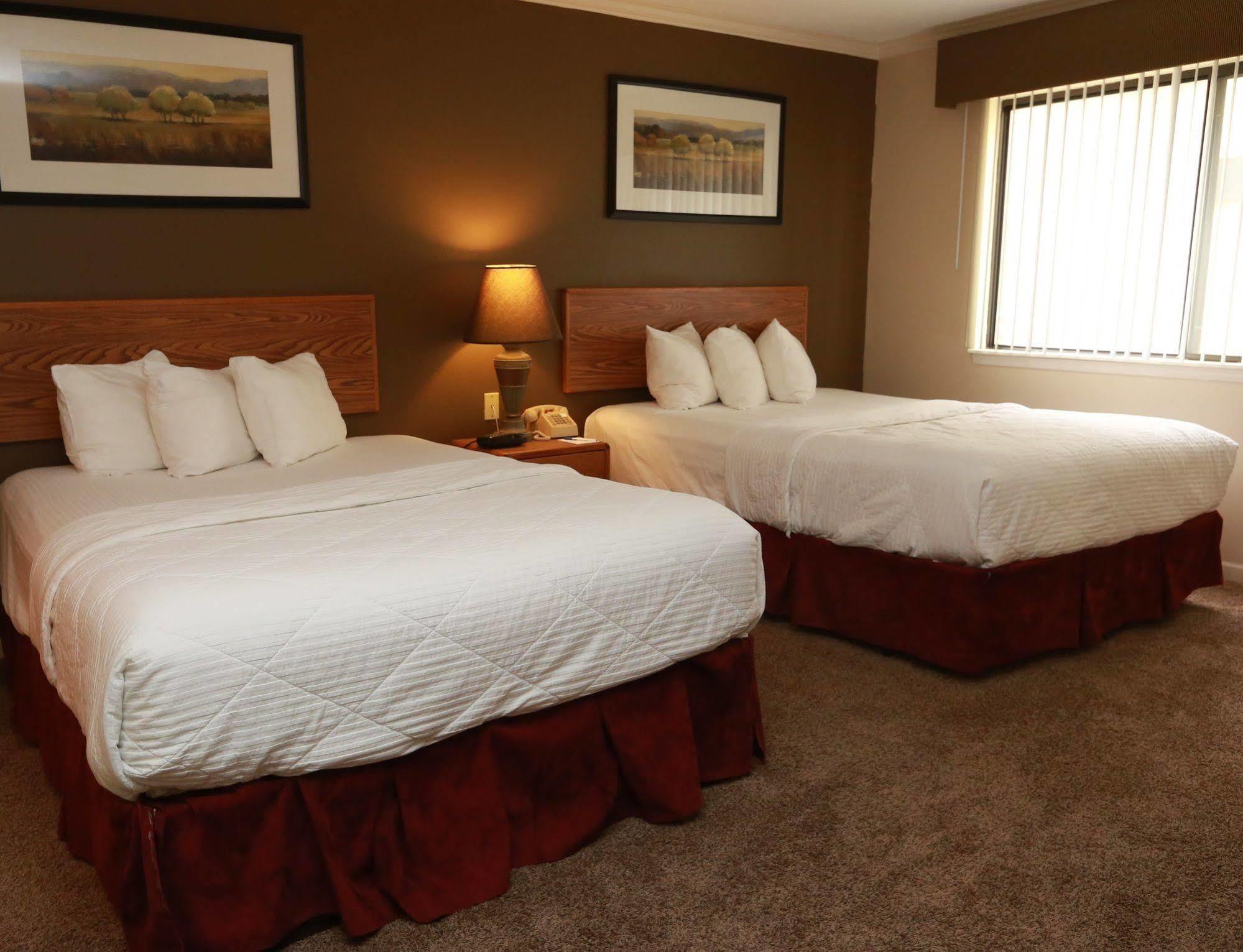 Sterling Hotel And Suites Clive المظهر الخارجي الصورة