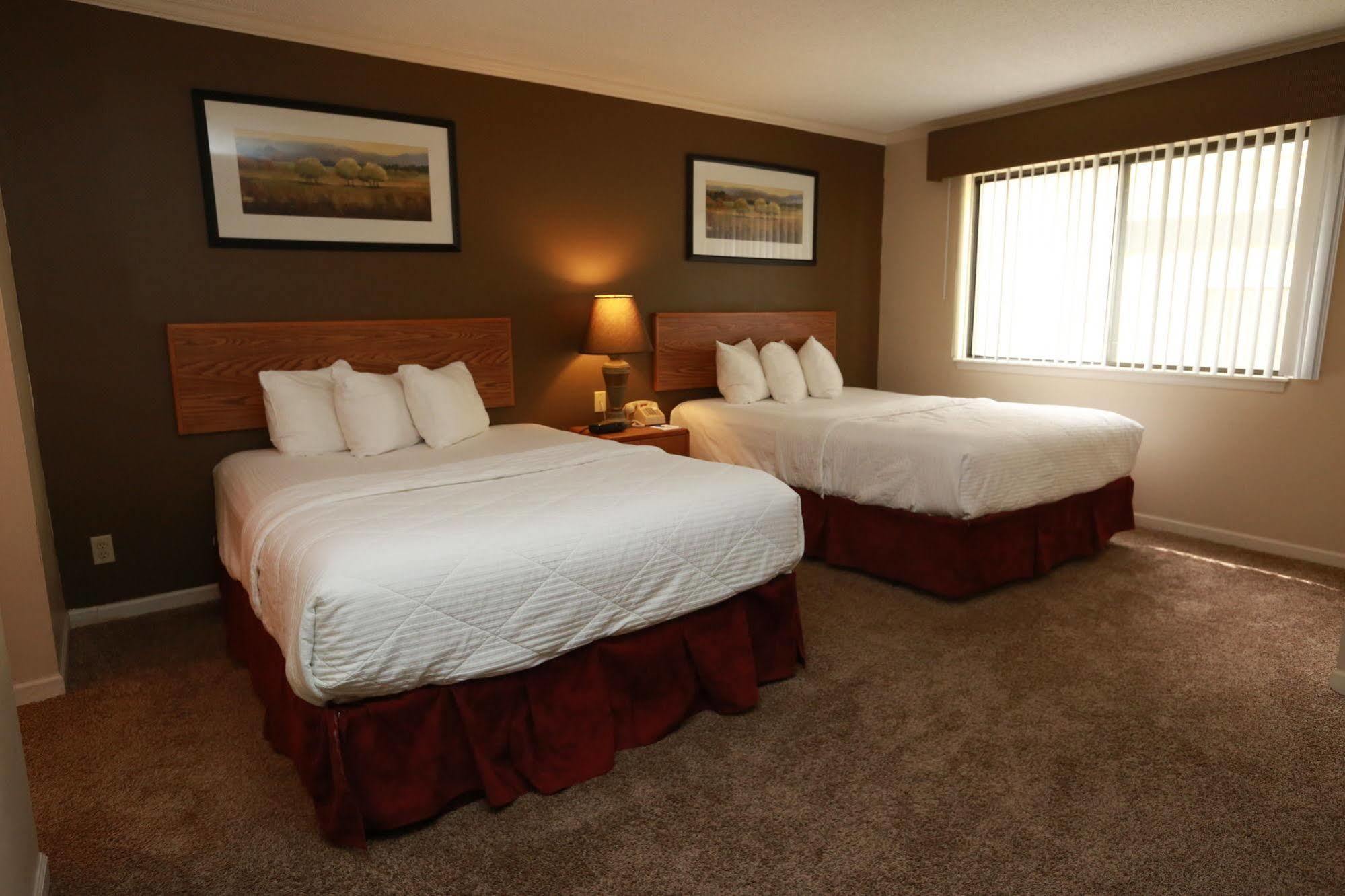 Sterling Hotel And Suites Clive المظهر الخارجي الصورة