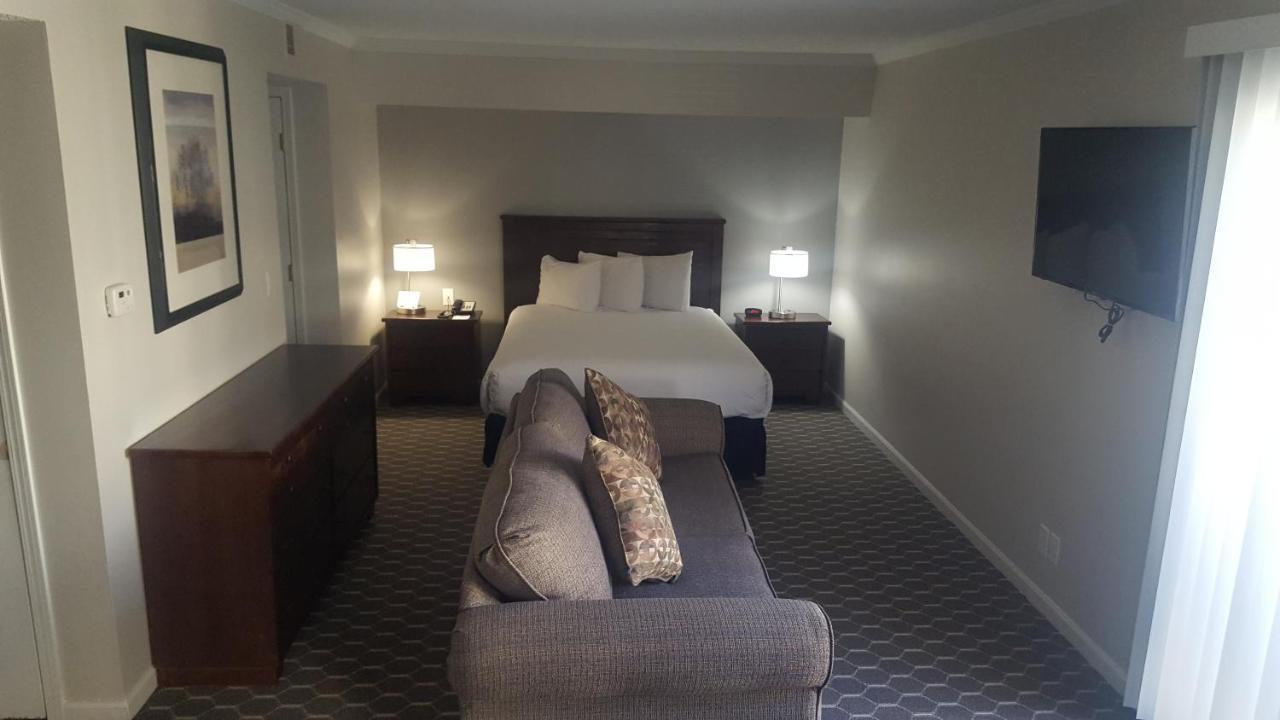 Sterling Hotel And Suites Clive المظهر الخارجي الصورة