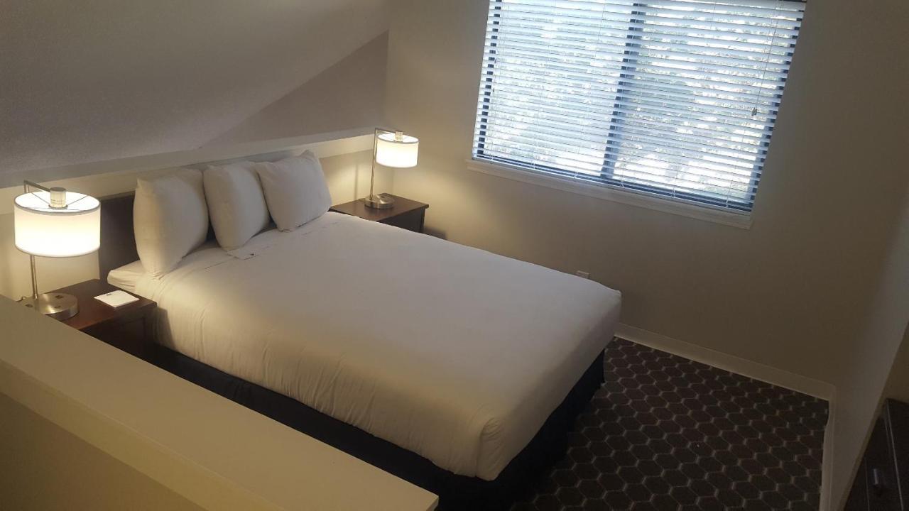 Sterling Hotel And Suites Clive المظهر الخارجي الصورة