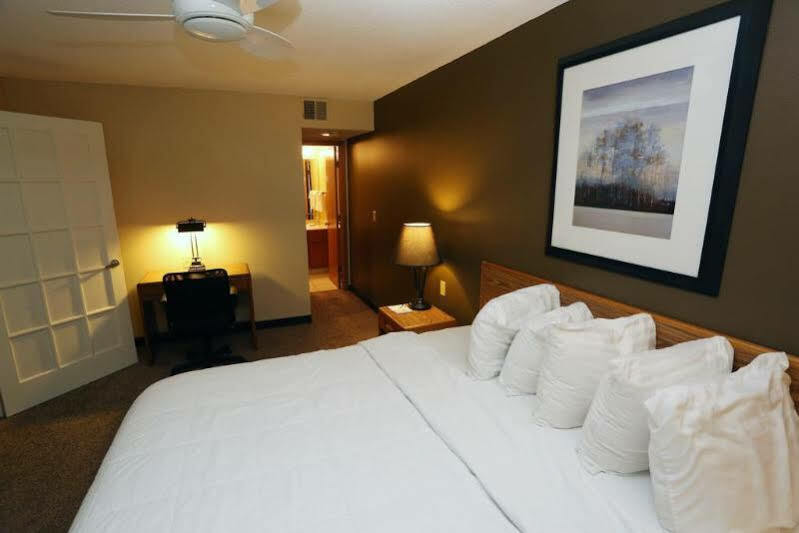 Sterling Hotel And Suites Clive المظهر الخارجي الصورة