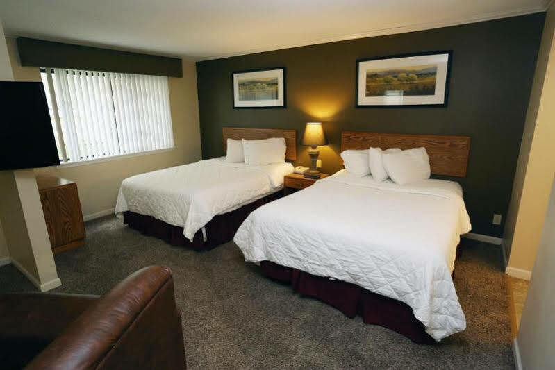Sterling Hotel And Suites Clive المظهر الخارجي الصورة